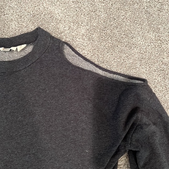 Basik by RD style Grey pullover with shoulder cut outs - Picture 3 of 4